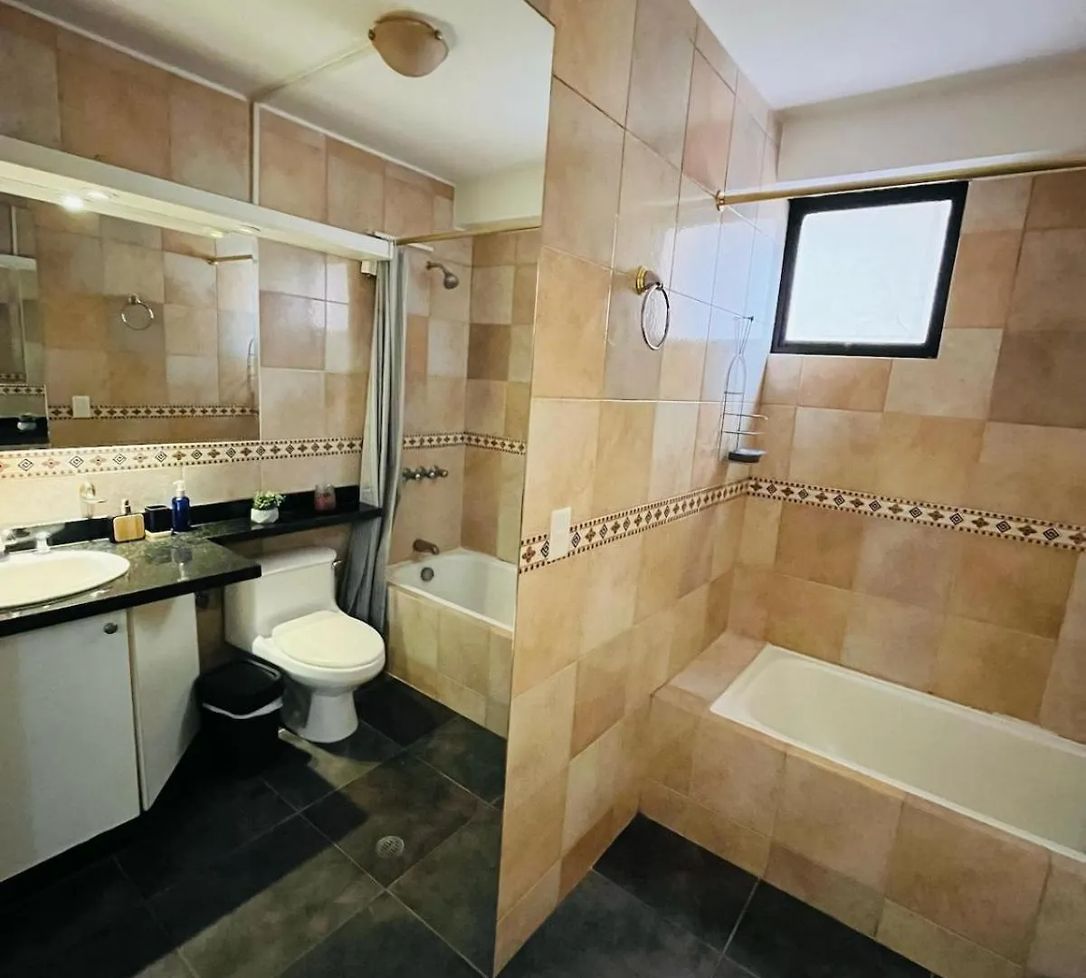 Suite On Av Republica Del Salvador Quito Apartment
