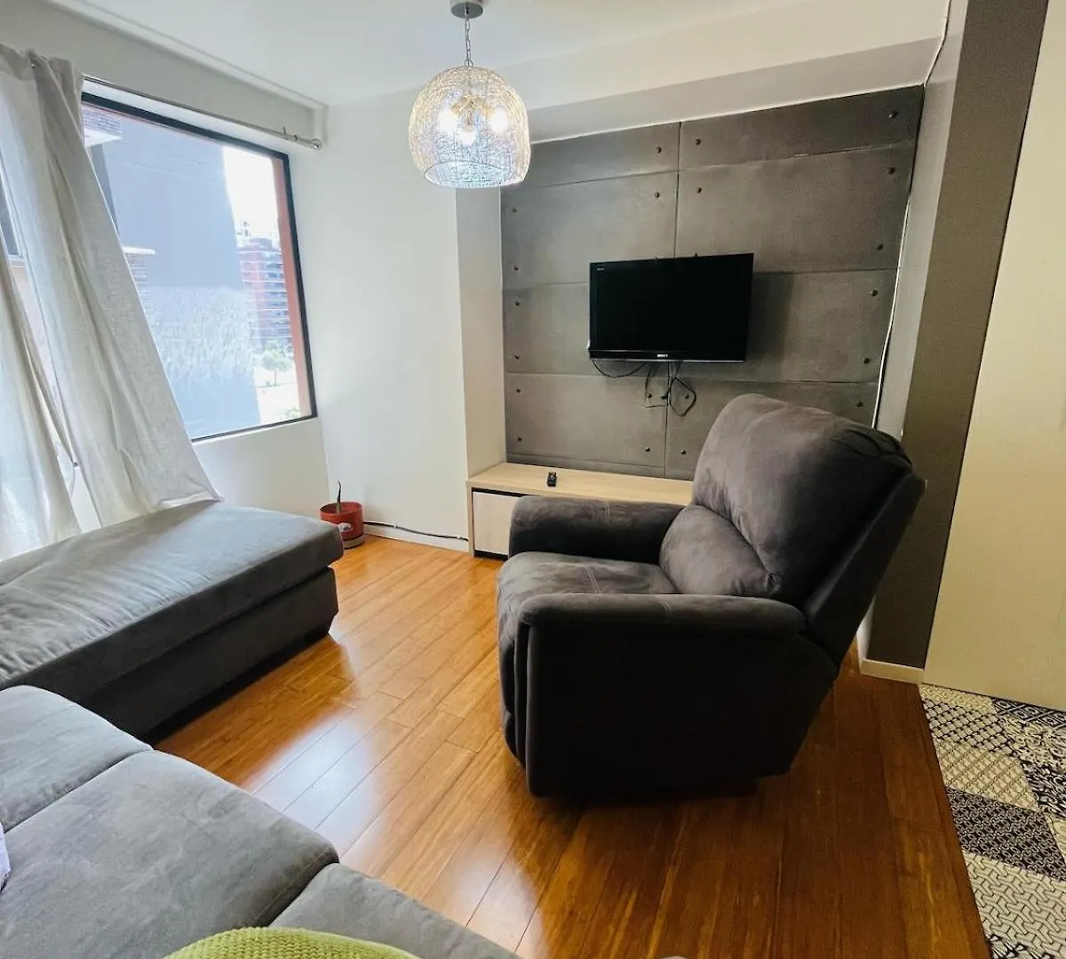 Suite On Av Republica Del Salvador Quito